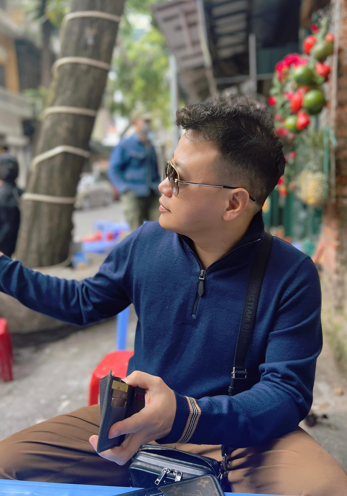 Shark Bình gây bất ngờ với diện mạo khó nhận ra. Ảnh: FBNV