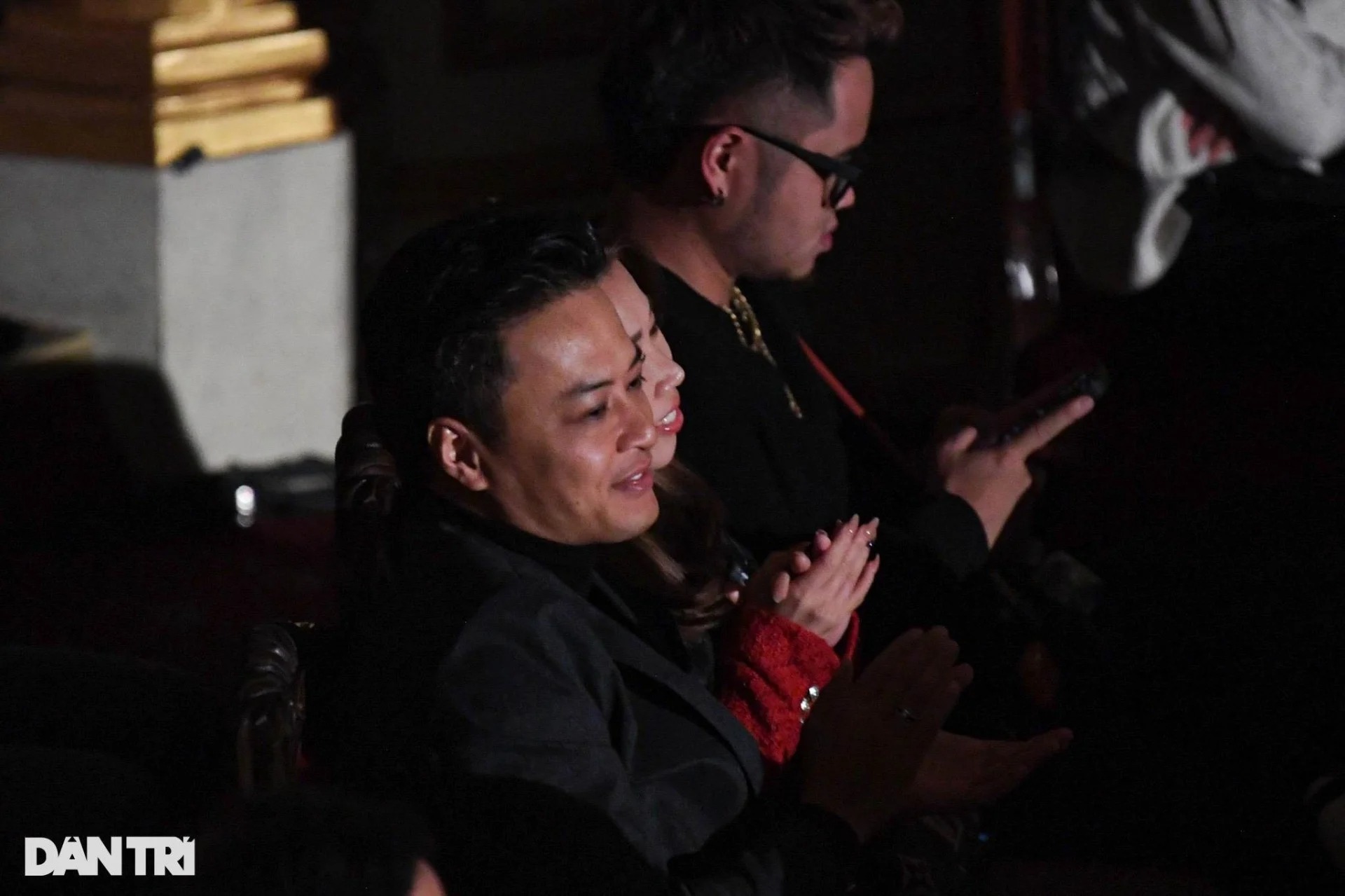 Hồ Hoài anh và Hồng Đăng xuất hiện trong đêm nhạc của Tú Dưa. Ảnh: Dân trí