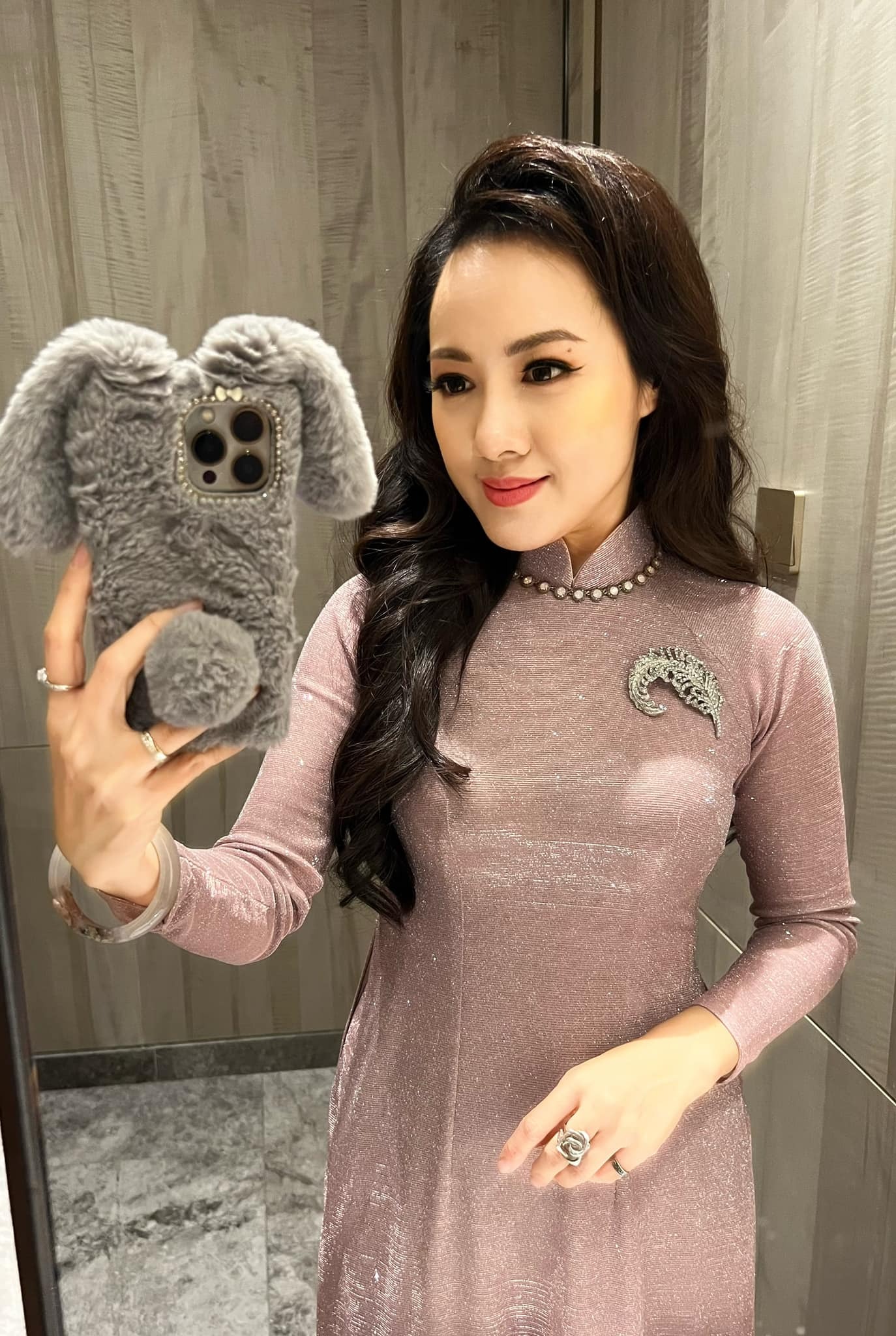 BTV Hoài Anh khoe sắc xinh đẹp trước giờ lên sóng. Ảnh: FBNV BTV Hoài Anh khoe sắc xinh đẹp trước giờ lên sóng. Ảnh: FBNV