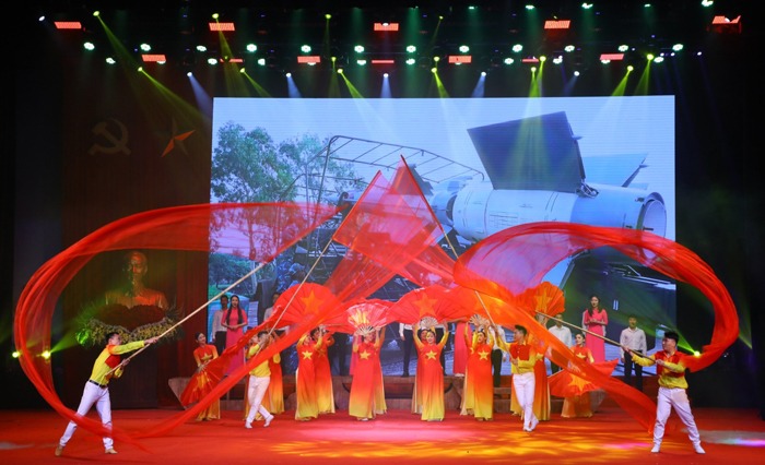 Tiết mục nghệ thuật tại Lễ kỷ niệm Tiết mục nghệ thuật tại Lễ kỷ niệm
