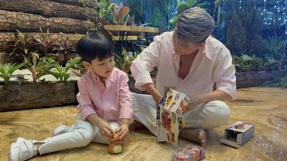 Đàm Vĩnh Hưng luôn trào dâng nỗi nhớ con trai. Ảnh: FBNV Đàm Vĩnh Hưng luôn trào dâng nỗi nhớ con trai. Ảnh: FBNV