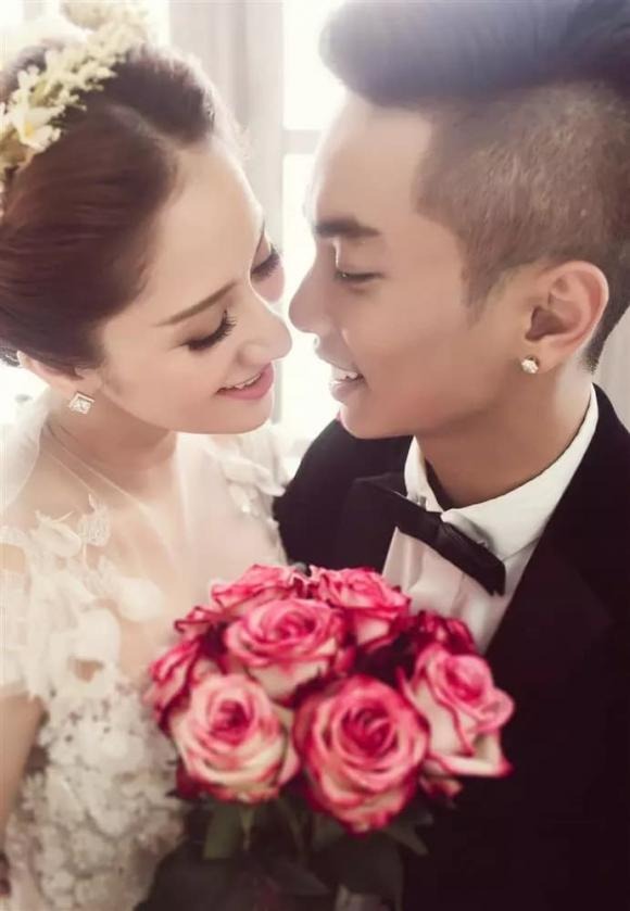 Bộ ảnh cưới từ rất lâu trước đó của cặp đôi. Ảnh: FBNV Bộ ảnh cưới từ rất lâu trước đó của cặp đôi. Ảnh: FBNV