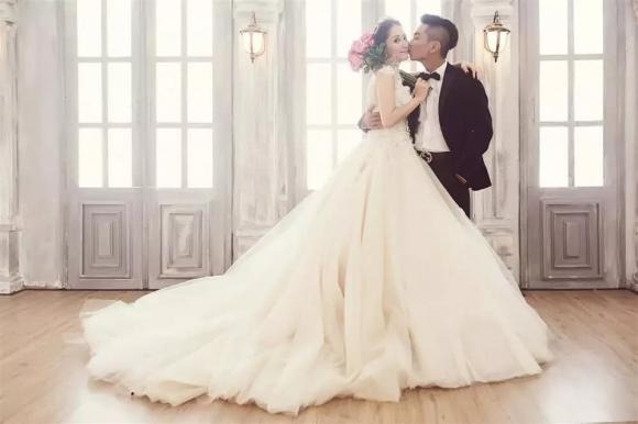 Vừa kết hôn với Khánh Thi, Phan Hiển có hành động lộ rõ con người thật - Ảnh 1 Vừa kết hôn với Khánh Thi, Phan Hiển có hành động lộ rõ con người thật - Ảnh 1