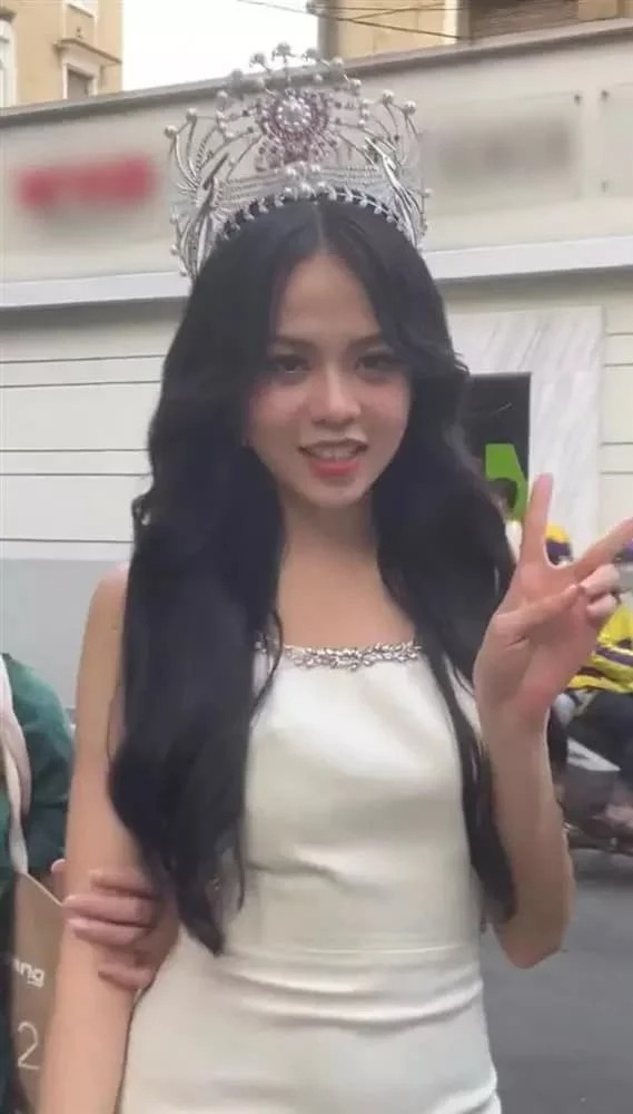 Hoa hậu Thanh Thủy qua cam thường từng bị tố thần thái chưa chuẩn, sắc vóc kém thon gọn. Ảnh: FB Hoa hậu Thanh Thủy qua cam thường từng bị tố thần thái chưa chuẩn, sắc vóc kém thon gọn. Ảnh: FB