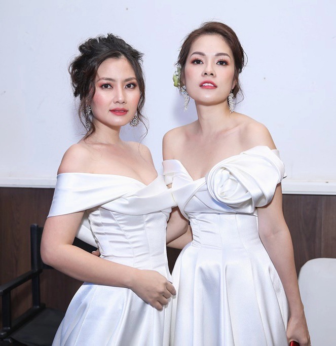 Dương Cẩm Lynh biết ơn những người đồng nghiệp đã giúp đỡ mình. Ảnh: FBNV Dương Cẩm Lynh biết ơn những người đồng nghiệp đã giúp đỡ mình. Ảnh: FBNV