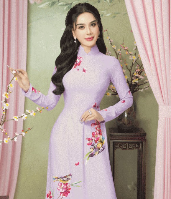 Lâm Khánh Chi đẹp dịu dàng trong tà áo dài. Ảnh: Internet Lâm Khánh Chi đẹp dịu dàng trong tà áo dài. Ảnh: Internet