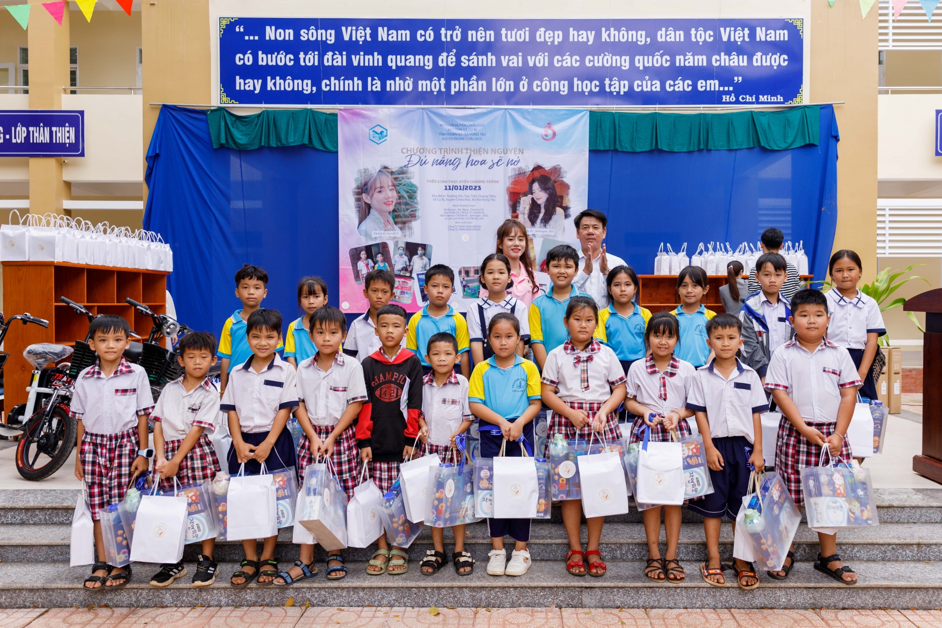 'Đủ nắng hoa sẽ nở' lan tỏa yêu thương cùng quản lý và idol TikTok Live - Ảnh 2 'Đủ nắng hoa sẽ nở' lan tỏa yêu thương cùng quản lý và idol TikTok Live - Ảnh 2