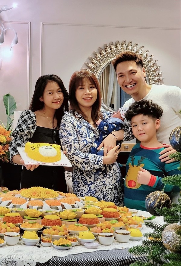 Mạnh Trường vừa đón chào thành viên mới của gia đình. Ảnh: FBNV Mạnh Trường vừa đón chào thành viên mới của gia đình. Ảnh: FBNV