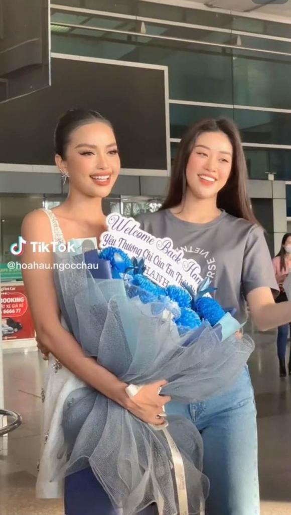 Kim Duyên và Khánh Vân chào đón Ngọc Châu trở về nước. Ảnh: Internet