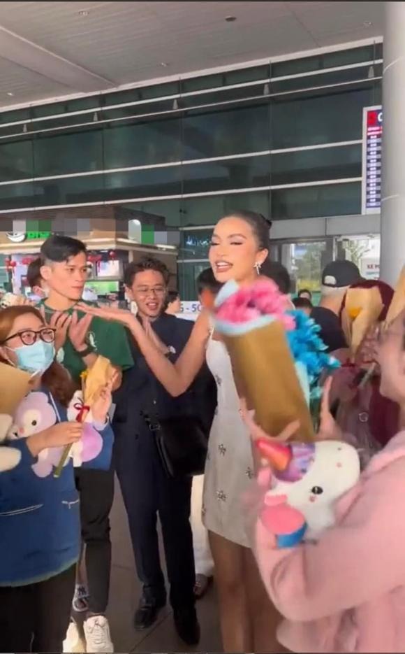 Ngọc Châu out-top 16 trong tiếc nuối, về nước vẫn nhận được món quà vô cùng bất ngờ - Ảnh 1