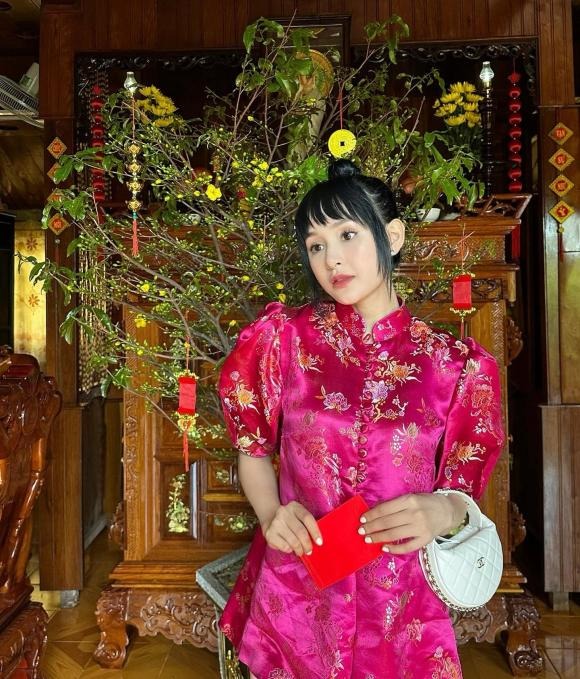 Hiền Hồ tươi vui hết cỡ chào năm mới. Ảnh: FBNV