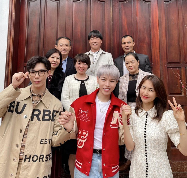 Đại gia đình Hoa dâm bụt nhiều năm qua đều có màn hiện diện bên nhau. Ảnh: FBNV Đại gia đình Hoa dâm bụt nhiều năm qua đều có màn hiện diện bên nhau. Ảnh: FBNV