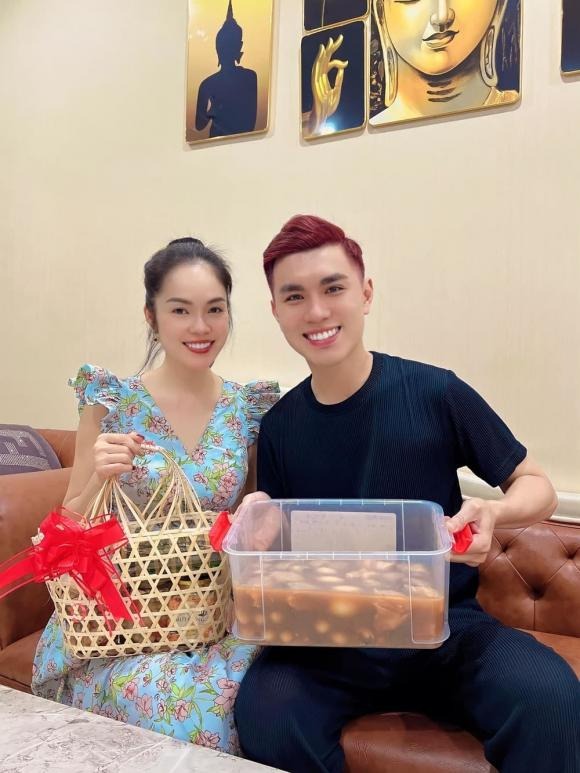 Dương Cẩm Lynh có mối quan hệ bất ngờ với nam ca sĩ chưa chuyển khoản 100 triệu như đã hứa - Ảnh 1 Dương Cẩm Lynh có mối quan hệ bất ngờ với nam ca sĩ chưa chuyển khoản 100 triệu như đã hứa - Ảnh 1