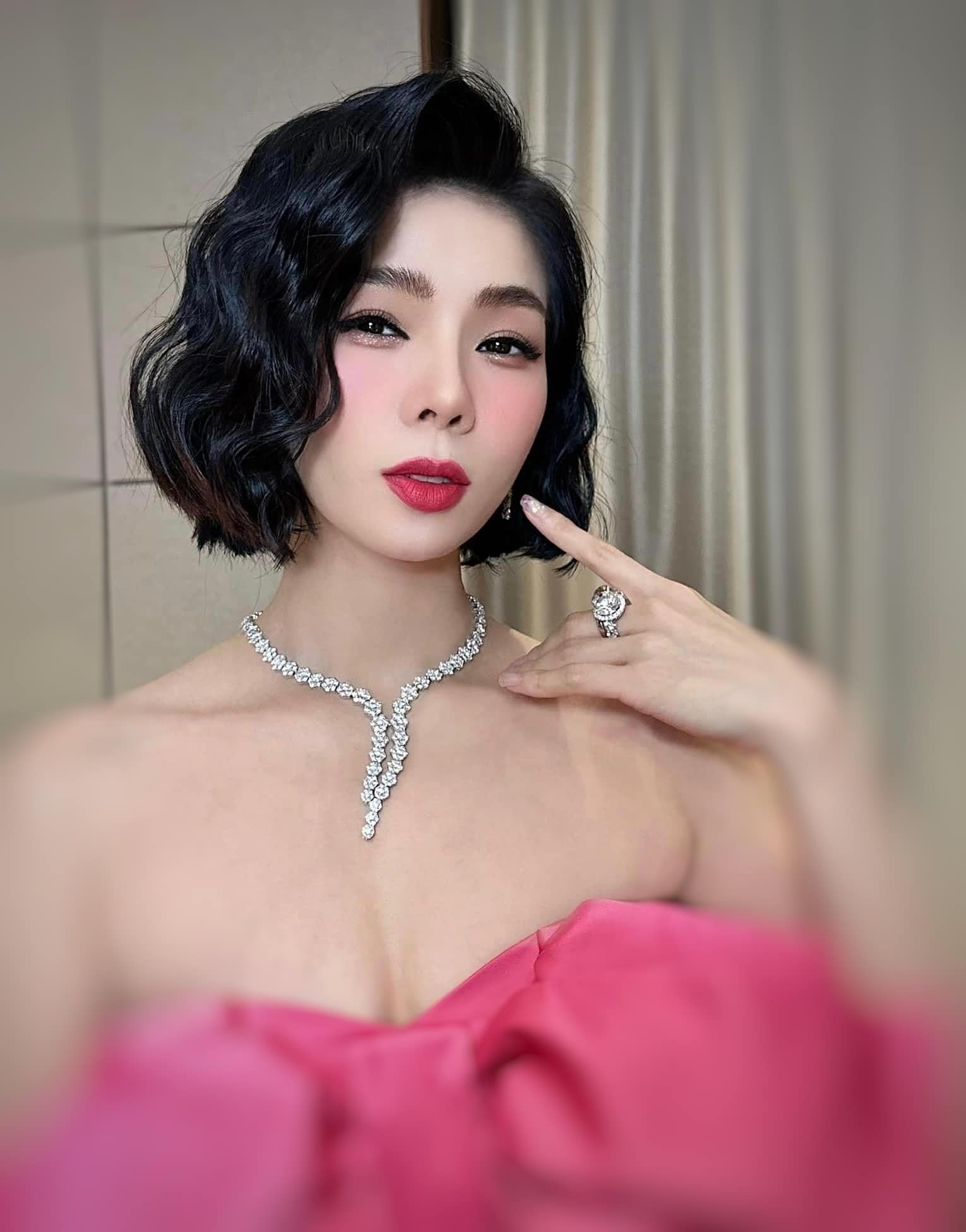 Lệ Quyên xinh đẹp, quyến rũ trong hình ảnh mới nhất. Ảnh: FBNV