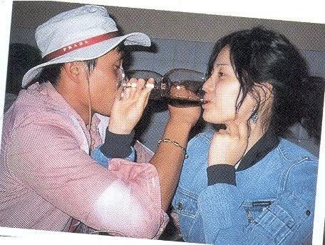 Hình ảnh quá khứ của Song Hye Kyo với mối tình bên Lee Byung Hun bất ngờ bị đào lại. Ảnh: Internet Hình ảnh quá khứ của Song Hye Kyo với mối tình bên Lee Byung Hun bất ngờ bị đào lại. Ảnh: Internet