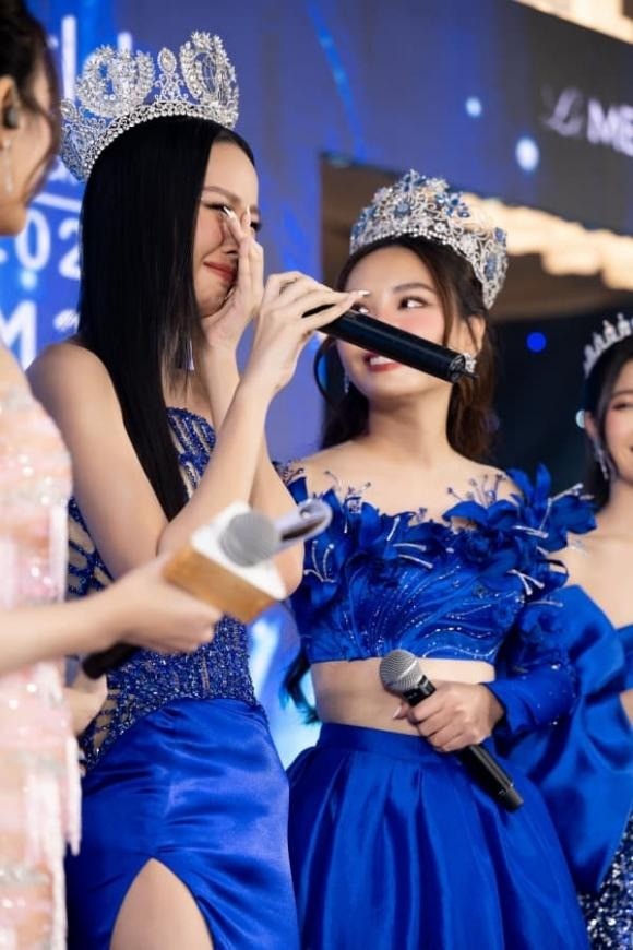 Giữa lúc hoa hậu Mai Phương vướng ồn ào, Bảo Ngọc bật khóc nói lời 'gan ruột' về đàn chị - Ảnh 1 Giữa lúc hoa hậu Mai Phương vướng ồn ào, Bảo Ngọc bật khóc nói lời 'gan ruột' về đàn chị - Ảnh 1