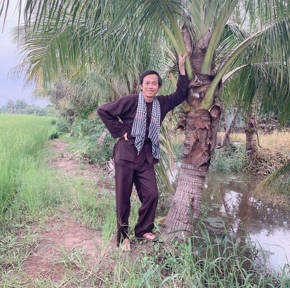 Hoài Linh thường xuyên hiện diện với hình ảnh về cuộc sống dung dị, giản đơn. Ảnh: Internet