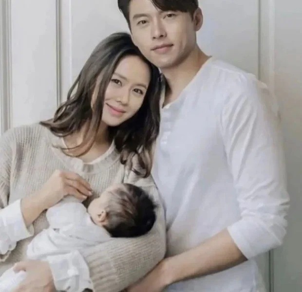 Hình ảnh Son Ye Jin và Hyun Bin bên quý tử chỉ là ảnh ghép. Ảnh: Internet Hình ảnh Son Ye Jin và Hyun Bin bên quý tử chỉ là ảnh ghép. Ảnh: Internet
