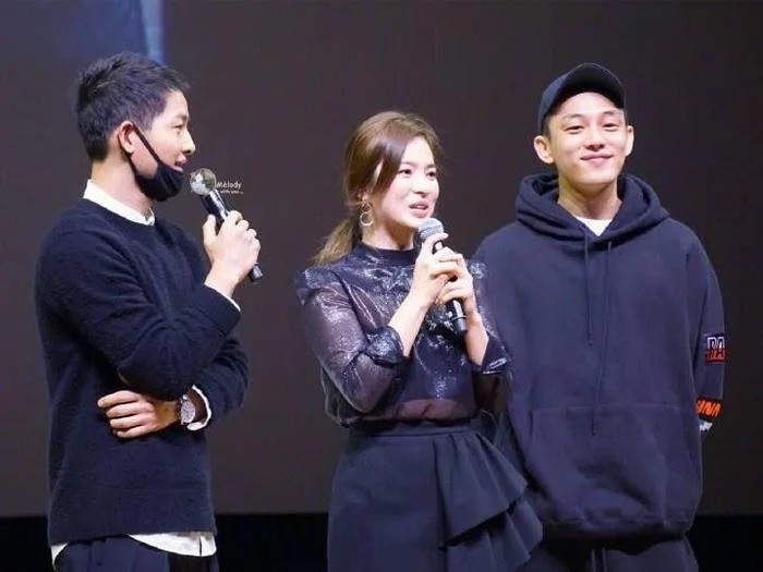 Nghi vấn Song Joong Ki 'từ mặt' hội bạn thân sau khi nên duyên với bạn gái ngoại quốc - Ảnh 2 Nghi vấn Song Joong Ki 'từ mặt' hội bạn thân sau khi nên duyên với bạn gái ngoại quốc - Ảnh 2