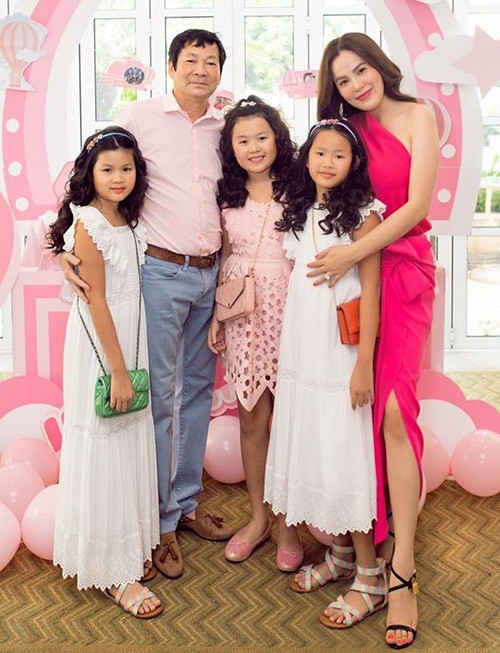 Dù ly hôn, vợ chồng Phương Lê vẫn giữ mối quan hệ tốt đẹp vì các con. Ảnh: FBNV Dù ly hôn, vợ chồng Phương Lê vẫn giữ mối quan hệ tốt đẹp vì các con. Ảnh: FBNV
