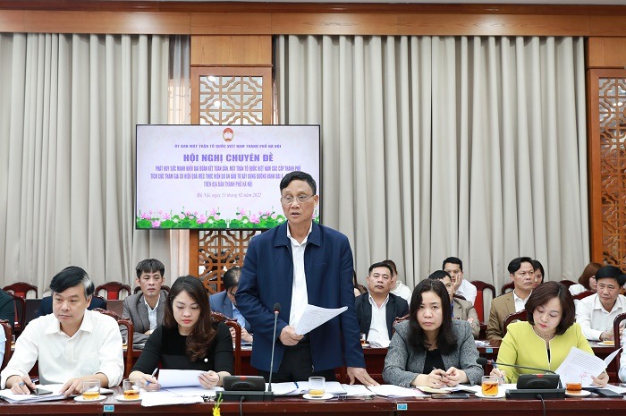 Chủ tịch Ủy ban MTTQ Việt Nam huyện Mê Linh Hoàng Văn Tân phát biểu tham luận Chủ tịch Ủy ban MTTQ Việt Nam huyện Mê Linh Hoàng Văn Tân phát biểu tham luận