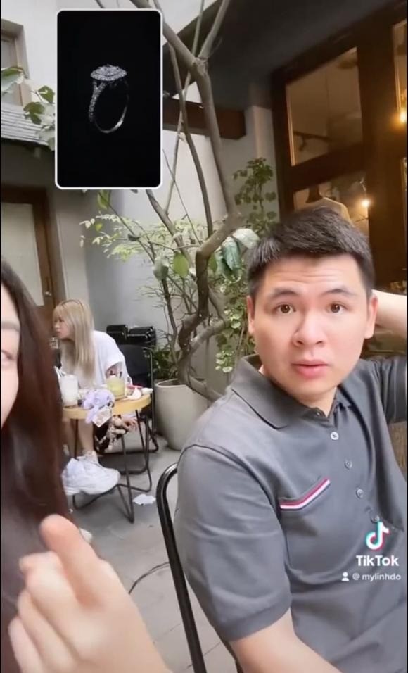 Vợ chồng Đỗ Mỹ Linh cực đáng yêu trong khoảnh khắc 'vòi quà' trước thềm Valentine - Ảnh 1