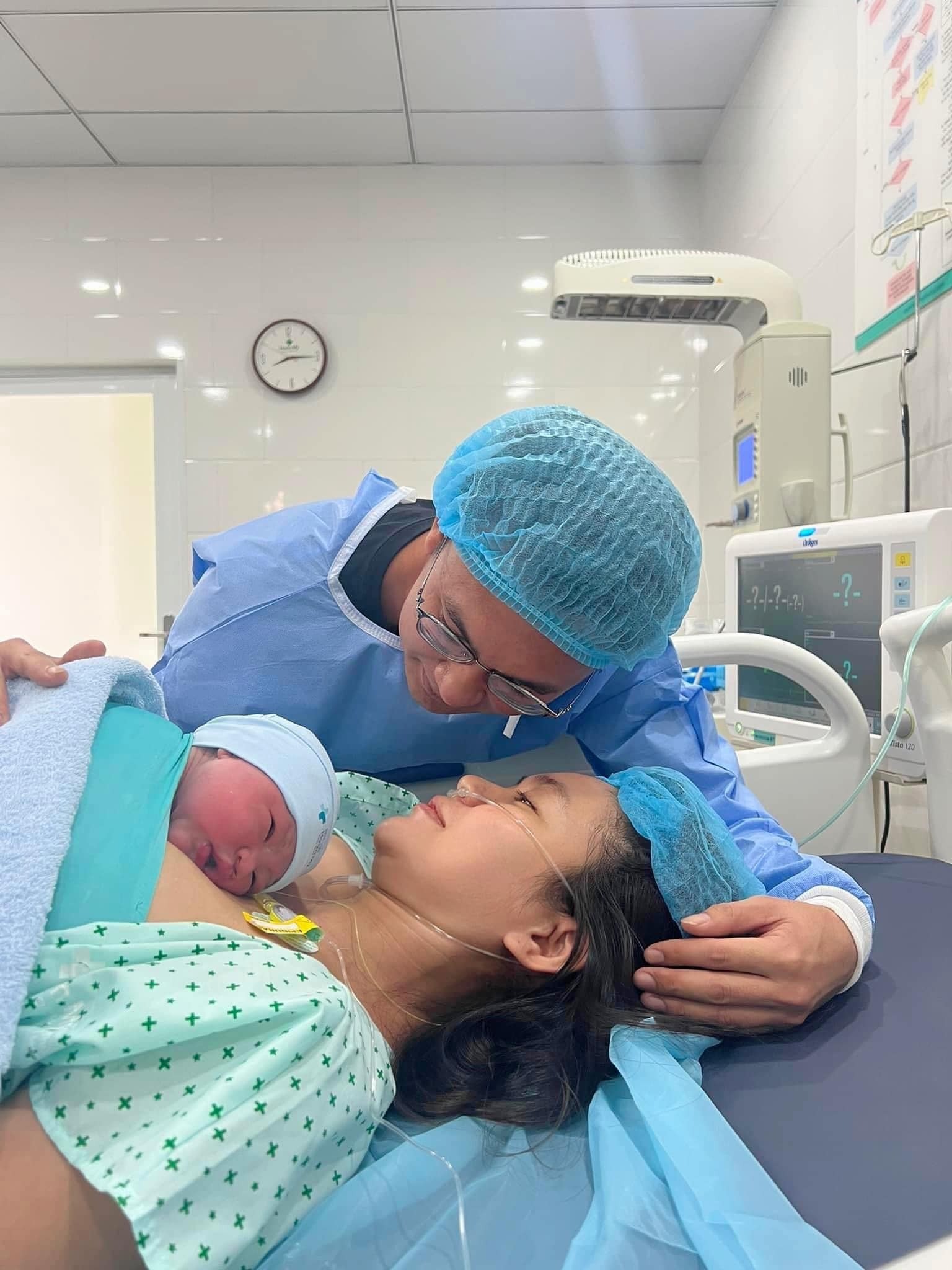 Mâu Thủy hạ sinh con đầu lòng. Ảnh: FBNV