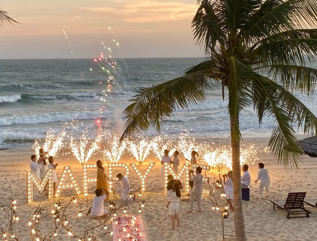 Sao Việt 14/2: Phạm Quỳnh Anh hé lộ cảnh cầu hôn lãng mạn, Dương Cẩm Lynh đón tin vui lớn giữa biến nợ nần - Ảnh 1