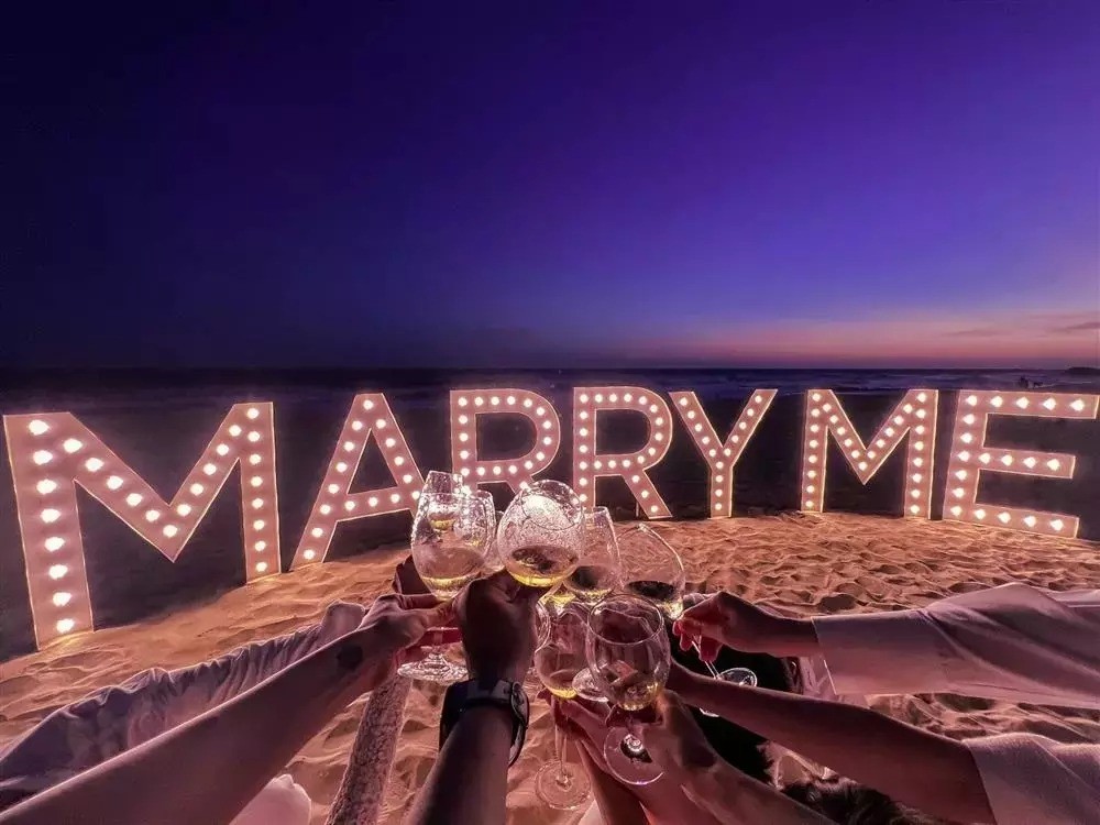 Hình ảnh được cho là ở buổi cầu hôn của Phạm Quỳnh Anh cách đây 1 năm. Ảnh: FB