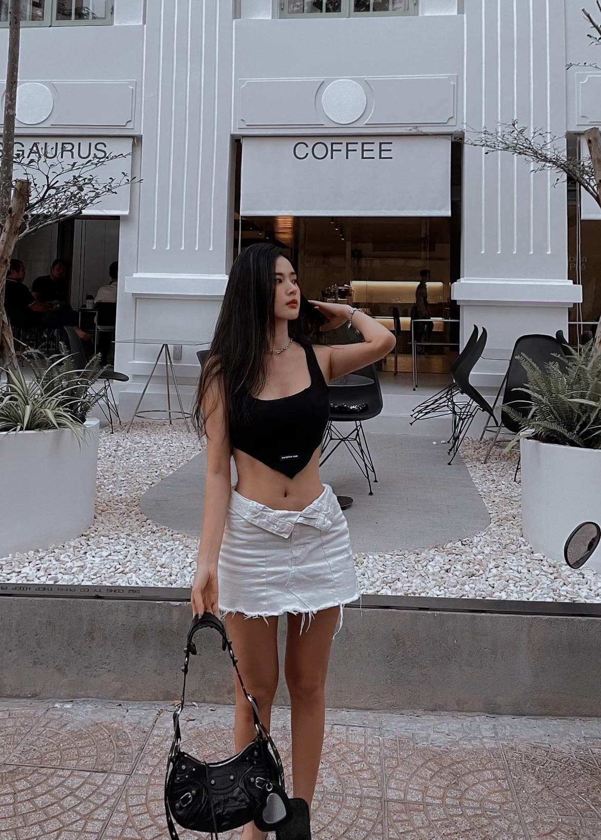 Midu ngày càng ăn mặc phá cách. Ảnh: FBNV