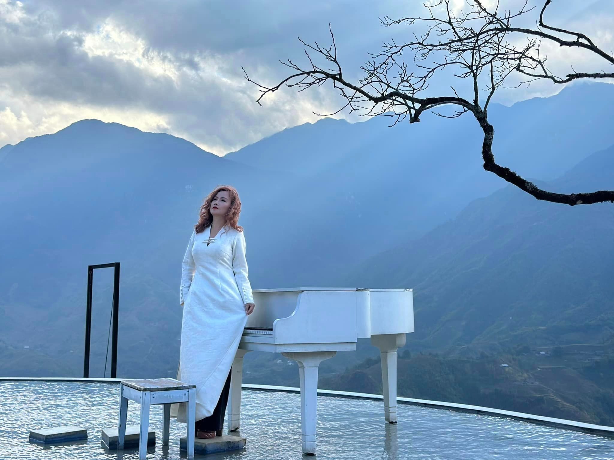 Đào Hoàng Yến đẹp dịu dàng khi 'thả hồn' trước khung cảnh thiên nhiên - Ảnh 3