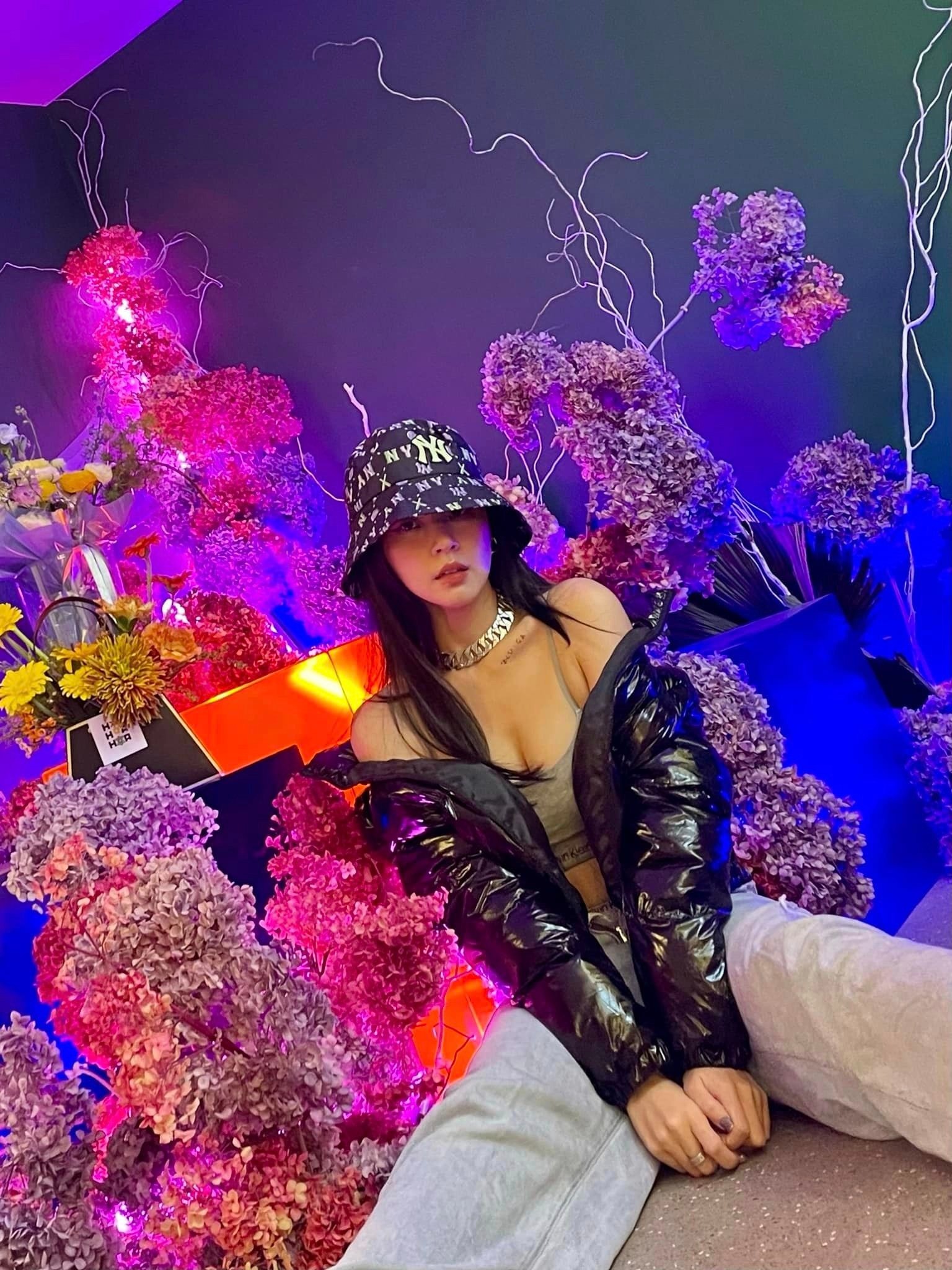 Midu thích phá cách khi độc thân ở tuổi U40 - Ảnh 1