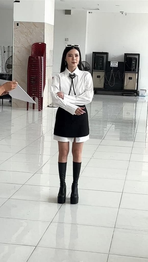 Midu bị camera thường tố cáo nhan sắc thật - Ảnh 3 Midu bị camera thường tố cáo nhan sắc thật - Ảnh 3