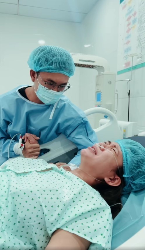 Sao Việt 16/2: Dương Cẩm Lynh hành động bất nhất giữa lúc nợ nần, Thanh Thanh Huyền đắp vải vụn lên người - Ảnh 2 Sao Việt 16/2: Dương Cẩm Lynh hành động bất nhất giữa lúc nợ nần, Thanh Thanh Huyền đắp vải vụn lên người - Ảnh 2