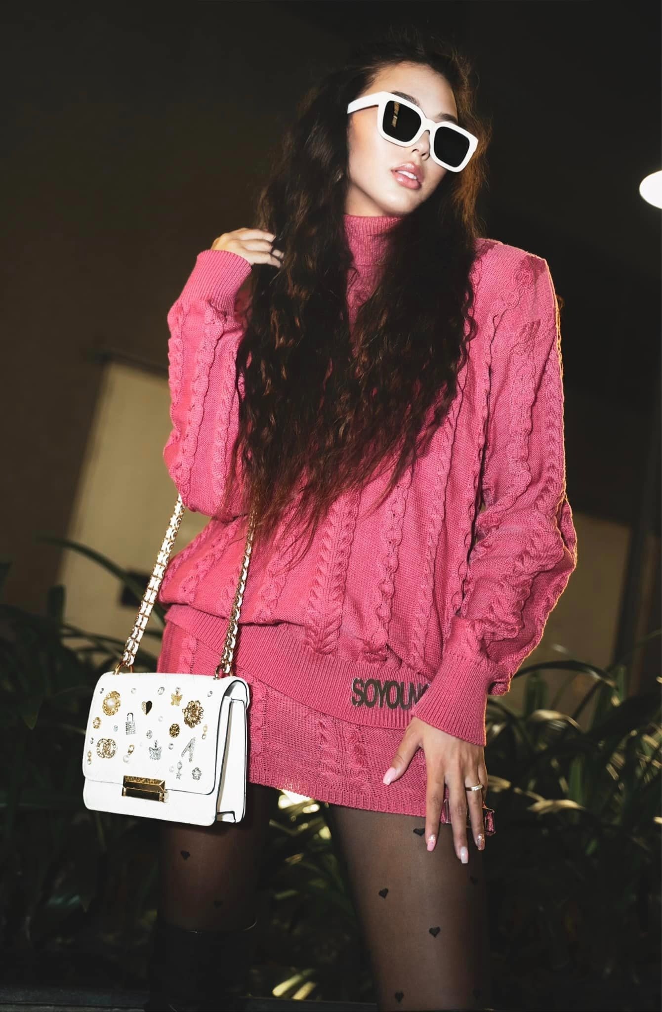 Vợ Bùi Tiến Dũng xinh đẹp và sang chảnh. Ảnh: FBNV