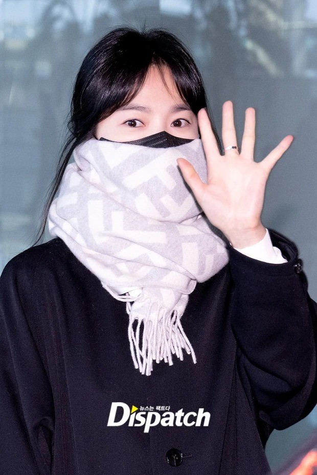 Song Hye rạng ngời, đôi mắt tươi tắn tại sân bay. Ảnh: Internet Song Hye rạng ngời, đôi mắt tươi tắn tại sân bay. Ảnh: Internet