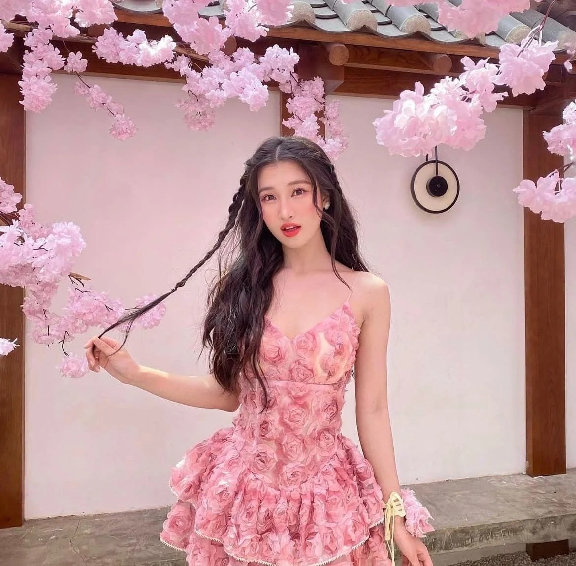 Phương Nhi dậy sóng với nhan sắc cực phẩm, CĐM phát hiện ra 'song trùng' của nàng hậu - Ảnh 1