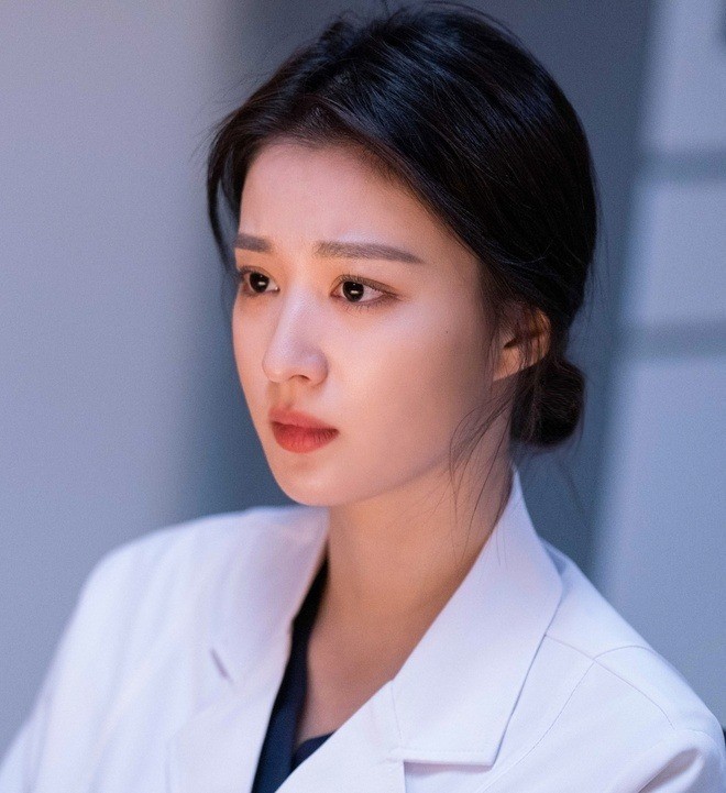 Phương Nhi dậy sóng với nhan sắc cực phẩm, CĐM phát hiện ra 'song trùng' của nàng hậu - Ảnh 4