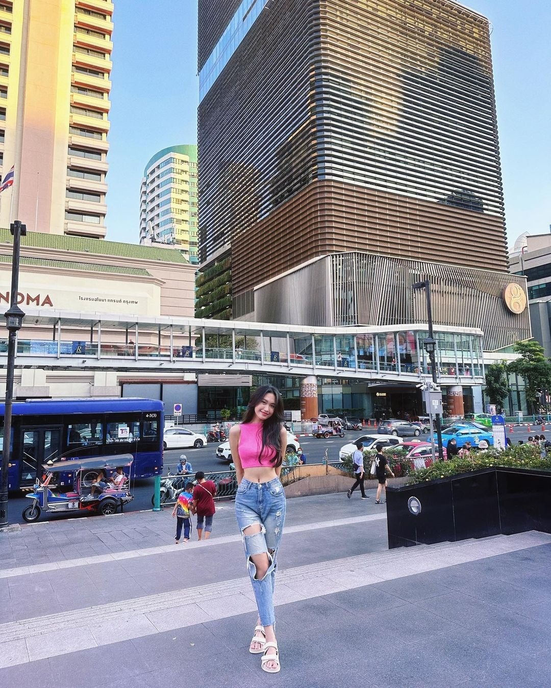 Bạn gái Đoàn Văn Hậu khoe dáng táo bạo giữa cái giá rét vùng Tây Bắc - Ảnh 4