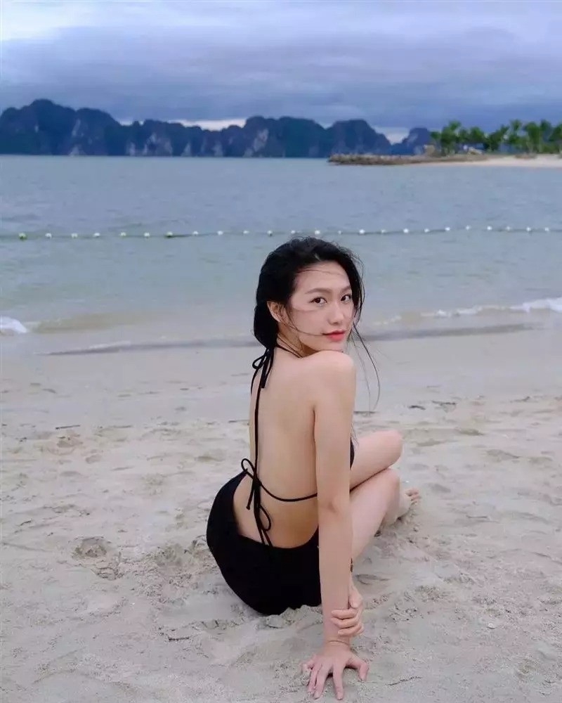 Bạn gái Đoàn Văn Hậu khoe dáng táo bạo giữa cái giá rét vùng Tây Bắc - Ảnh 3