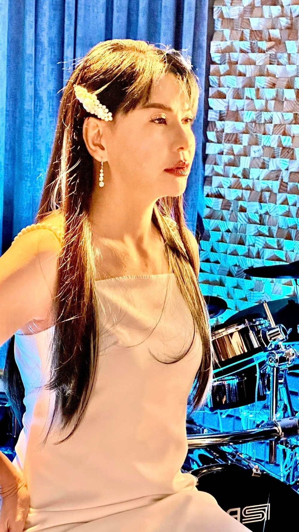 Hậu chia tay Kiều Minh Tuấn, Cát Phượng ngày một táo bạo khoe nhan sắc - Ảnh 3