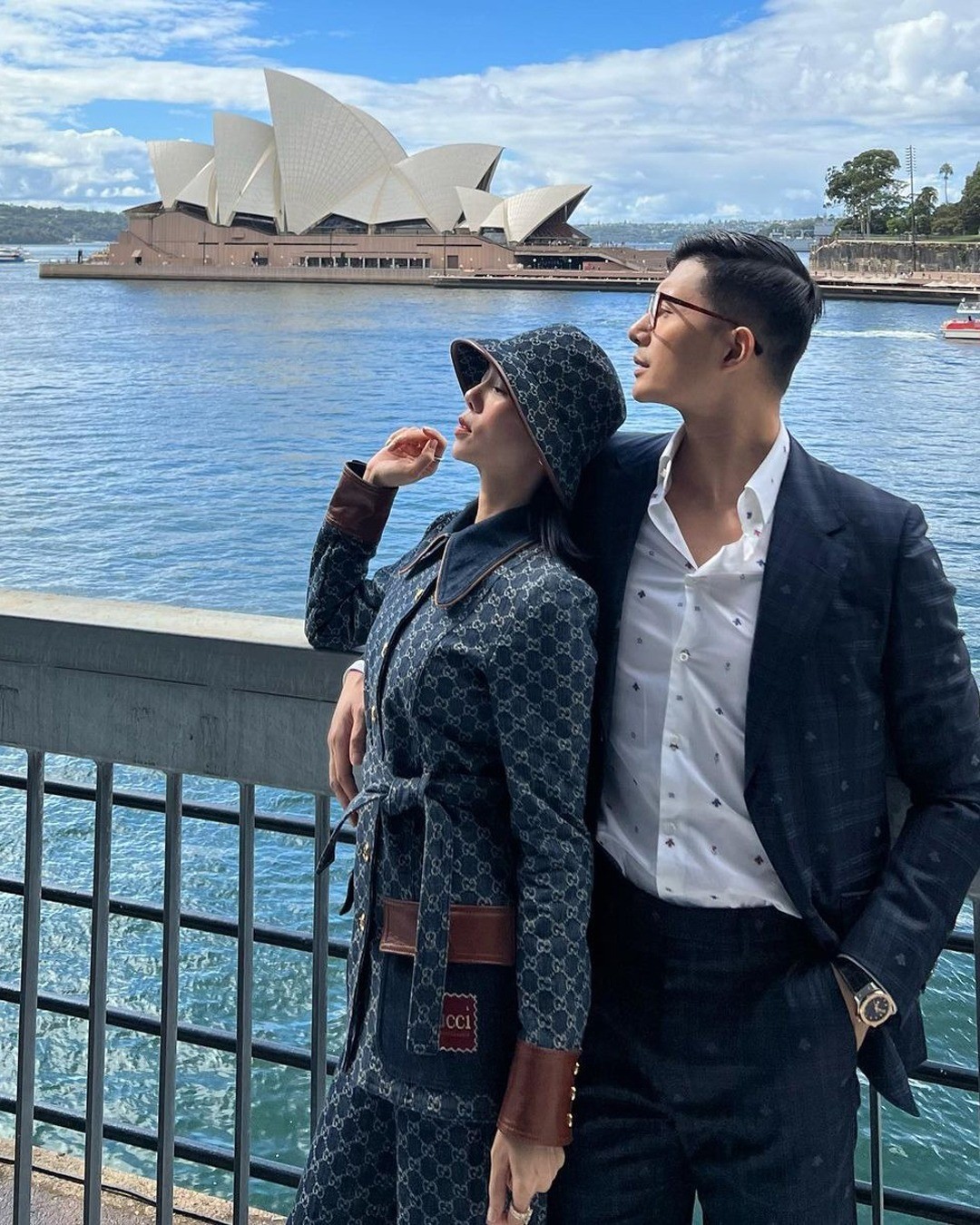 Lệ Quyên và Lâm Bảo Châu ngày một mặn nồng, tình cảm. Ảnh: FBVN