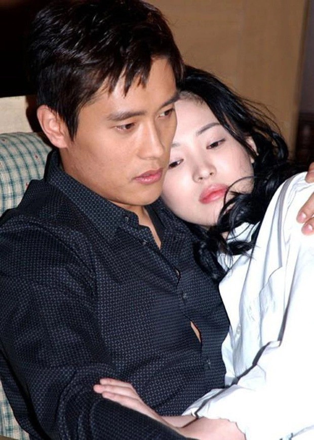 Lee Byung Hun từng có một thời mặn nồng với Song Hye Kyo. Ảnh: Internet Lee Byung Hun từng có một thời mặn nồng với Song Hye Kyo. Ảnh: Internet