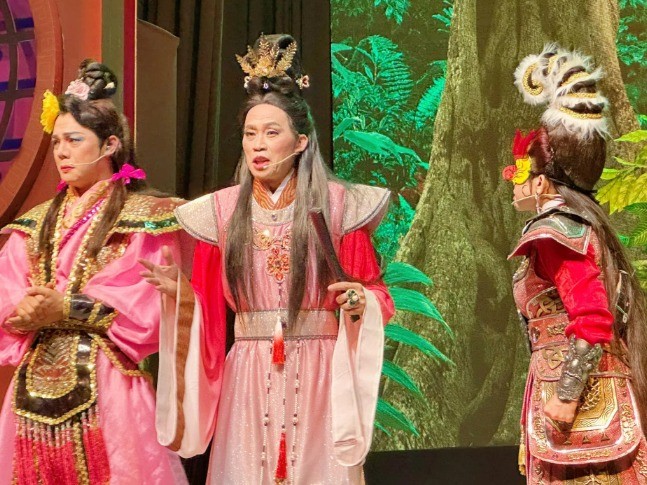 Hoài Linh lấy lại hào quang sân khấu sau biến cố lớn - Ảnh 1 Hoài Linh lấy lại hào quang sân khấu sau biến cố lớn - Ảnh 1