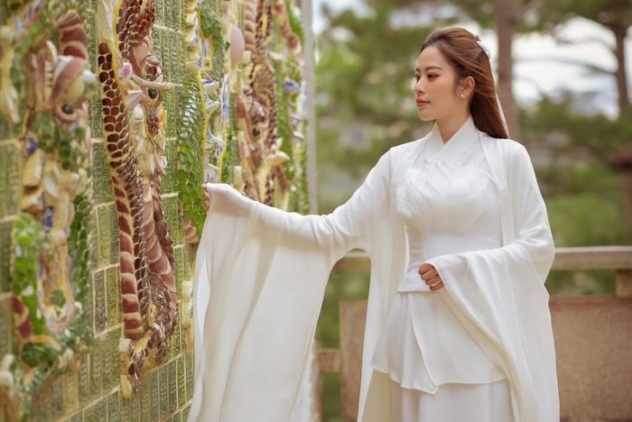 Sao Việt 28/2: H'Hen Niê 'bỏ xiêm y' dùng tóc che chắn điểm tế nhị, Á hậu Phương Nhi tạo dáng phong cách búp bê - Ảnh 2 Sao Việt 28/2: H'Hen Niê 'bỏ xiêm y' dùng tóc che chắn điểm tế nhị, Á hậu Phương Nhi tạo dáng phong cách búp bê - Ảnh 2