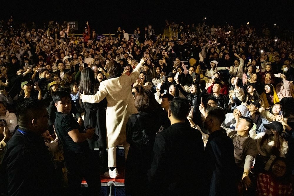 Đêm nhạc của Hà Anh Tuấn kín khán giả. Ảnh: Internet