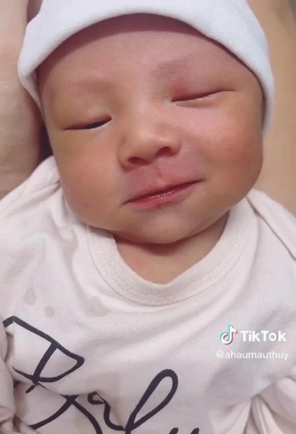 Mâu Thủy không ngại khoe quý tử trên MXH. Ảnh: Chụp màn hình Mâu Thủy không ngại khoe quý tử trên MXH. Ảnh: Chụp màn hình