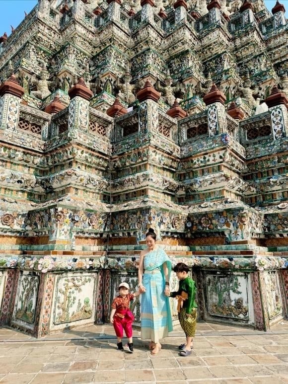 Sao Việt 5/3: Dương Cẩm Lynh mặc nợ nần vẫn dành quà đặc biệt cho con, nhan sắc Phương Ly ở tuổi U40 - Ảnh 1 Sao Việt 5/3: Dương Cẩm Lynh mặc nợ nần vẫn dành quà đặc biệt cho con, nhan sắc Phương Ly ở tuổi U40 - Ảnh 1