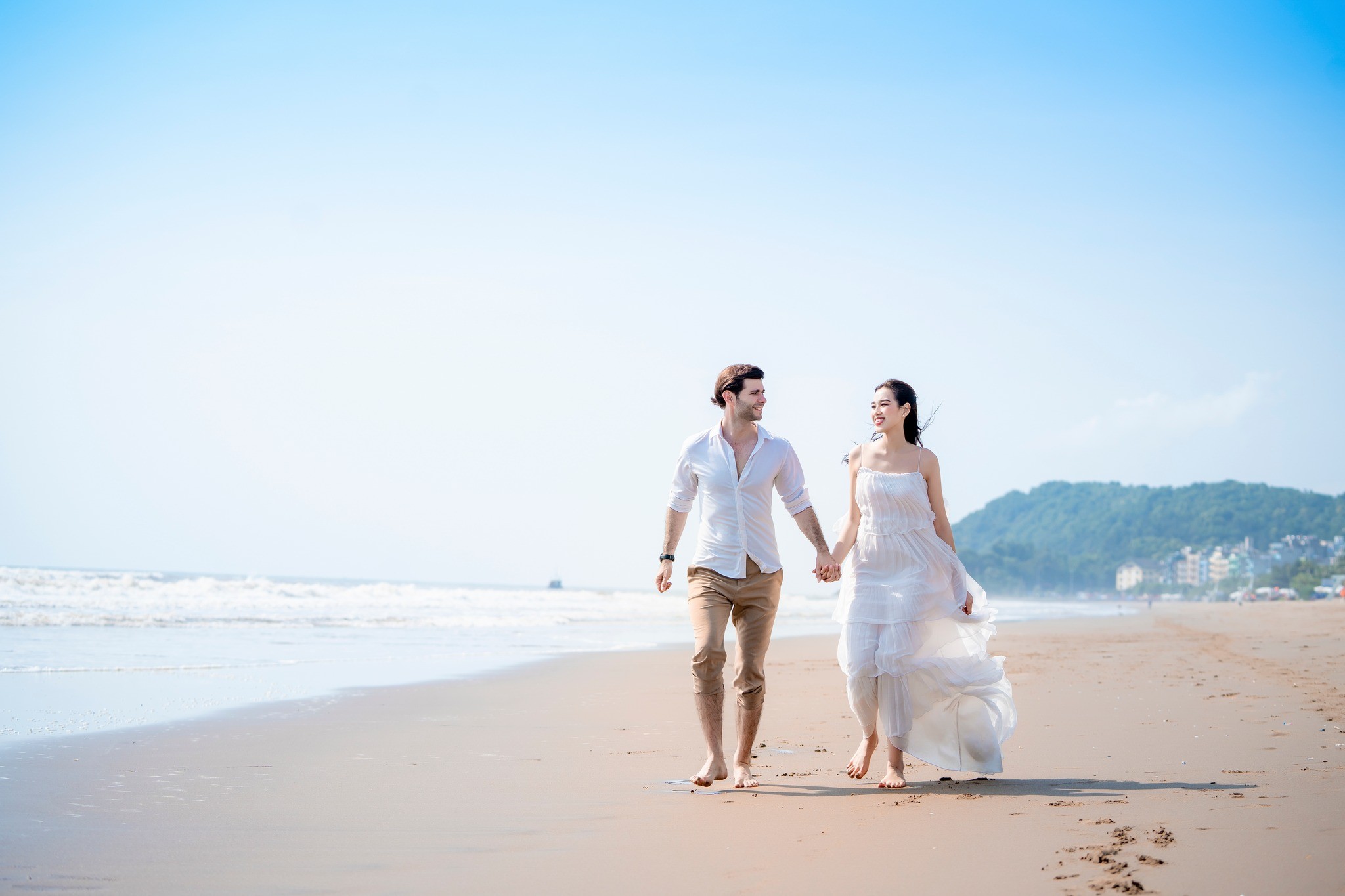 Hoa hậu Đỗ Thị Hà để lộ ảnh cưới sau khi hết nhiệm kỳ, thực hư ra sao? - Ảnh 1