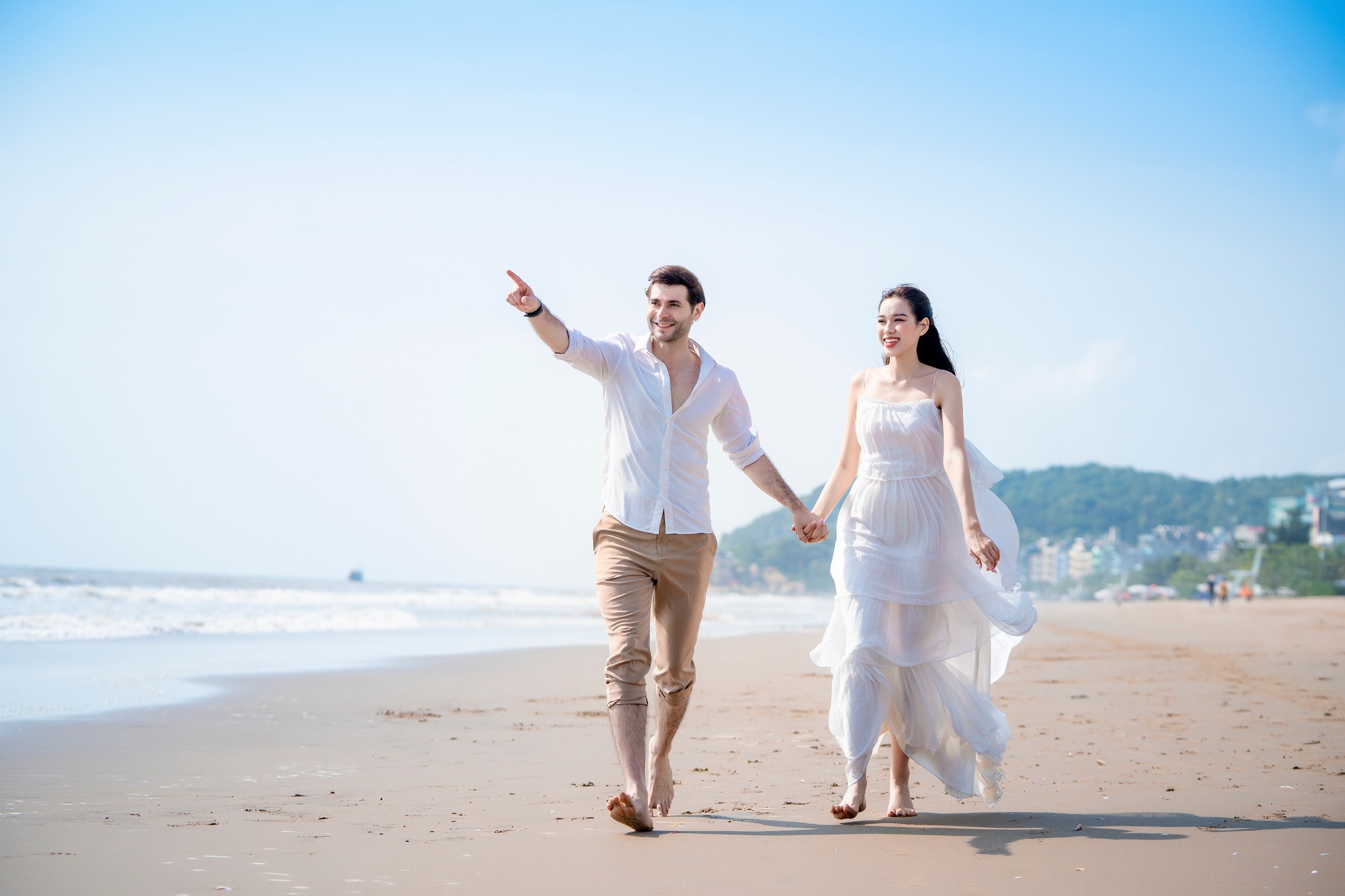 Hình ảnh tình cảm của Đỗ Thị Hà bên người đàn ông ngoại quốc. Ảnh: FBNV